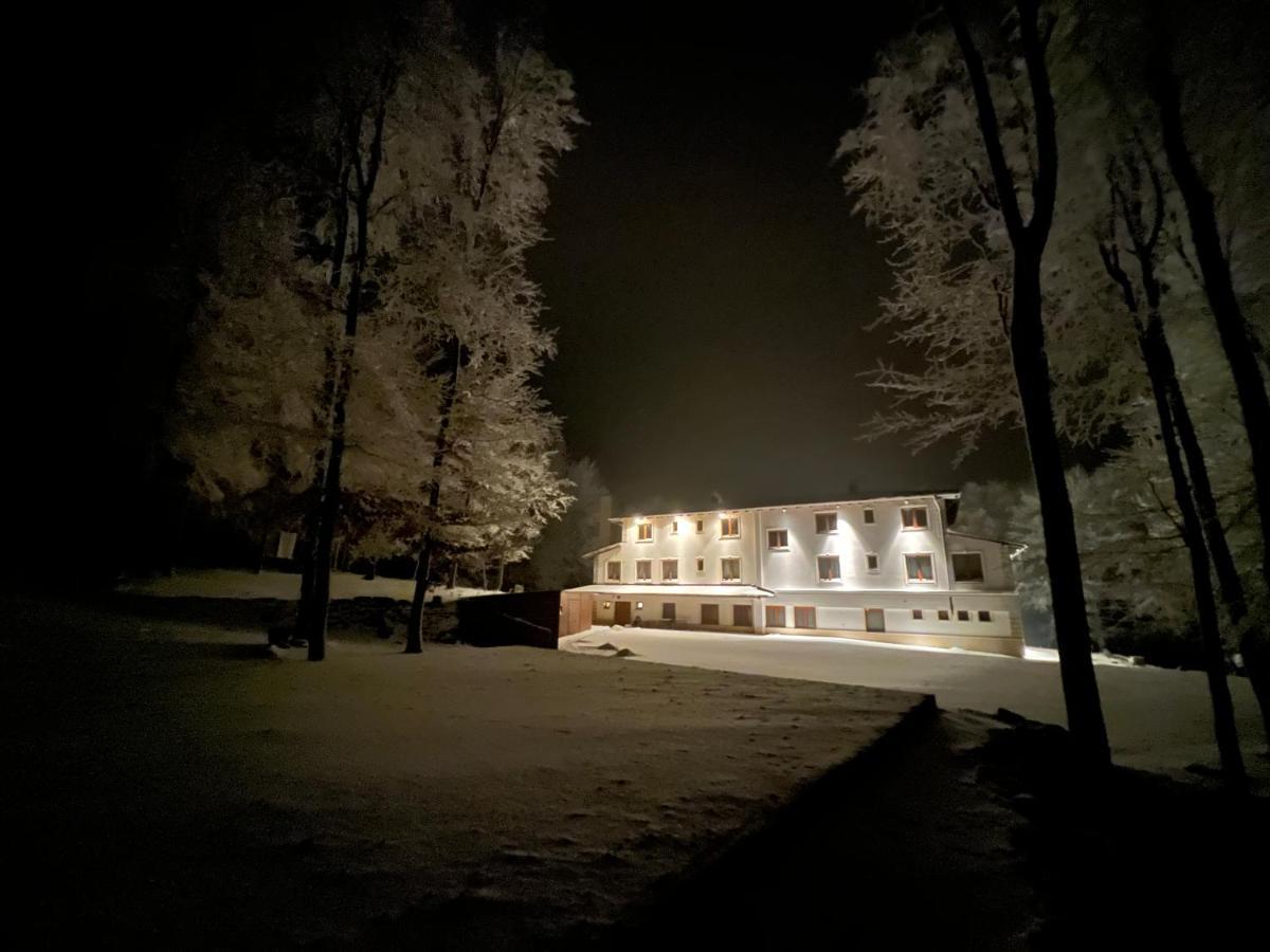 Hotel Galeria Pezinska Baba 皮兹诺克 外观 照片