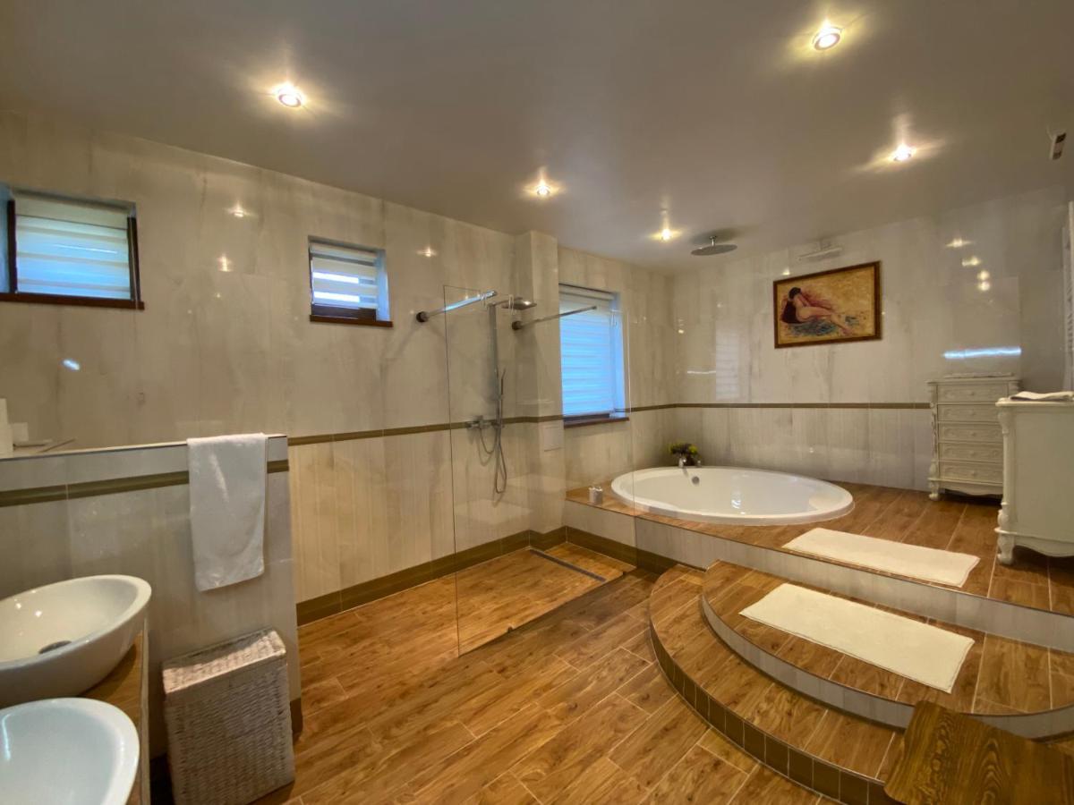 Hotel Galeria Pezinska Baba 皮兹诺克 外观 照片