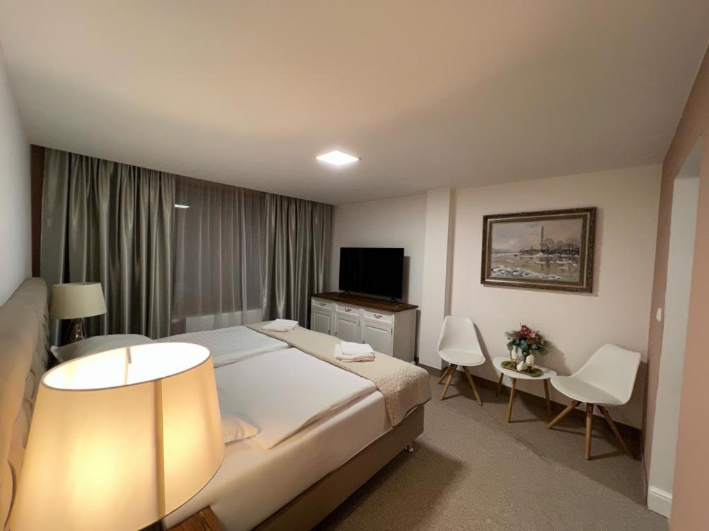 Hotel Galeria Pezinska Baba 皮兹诺克 外观 照片