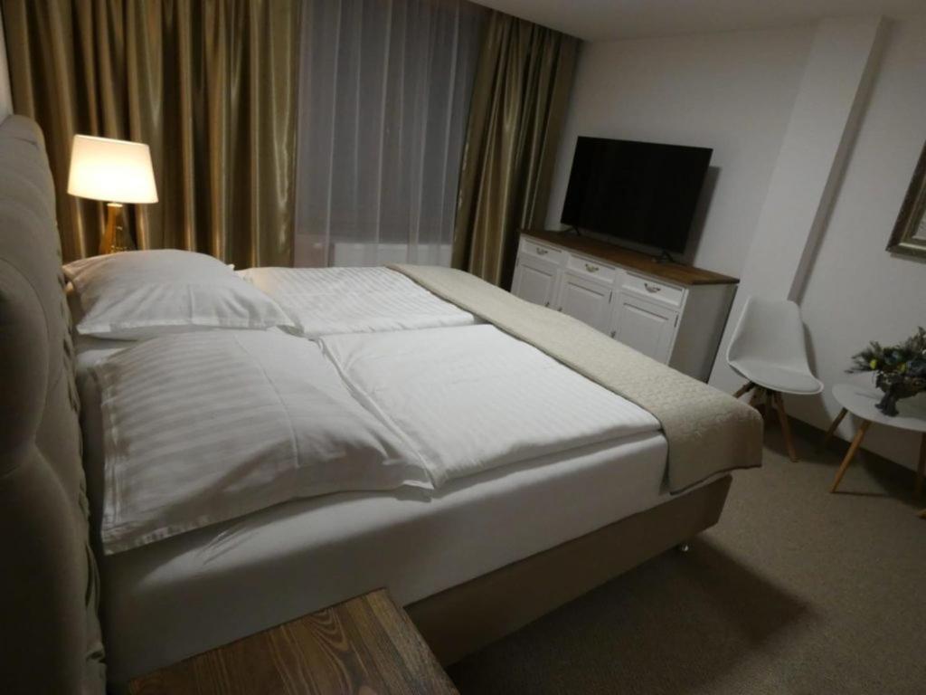 Hotel Galeria Pezinska Baba 皮兹诺克 外观 照片